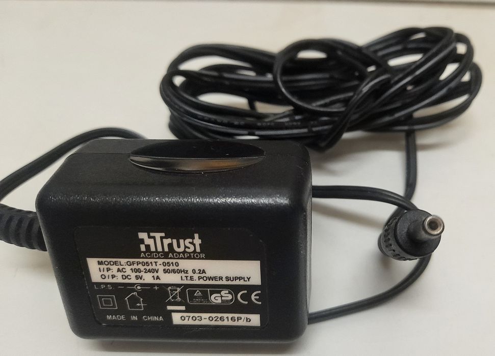 Adaptador Trust  100-240V 50/60 Hz 0,2A 5 V - Bom estado