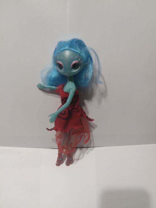 Лчлька   ,  іграшка  дитяча