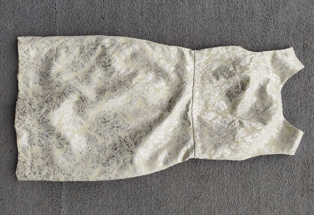 Sukienka damska srebrna elegancka używana, rozmiar S