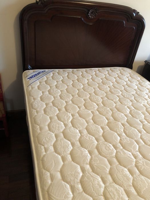 Cama em mogno a bom preço