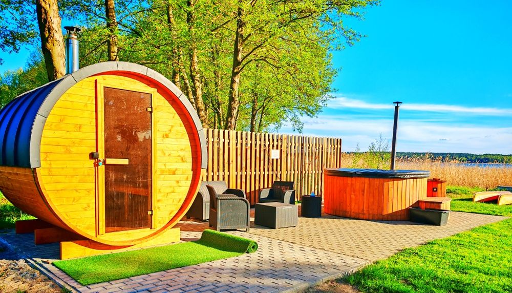 Domki CAŁOROCZNE nad jeziorem -BALIA z Jacuzzi, PLAŻA, Pomost, SAUNA