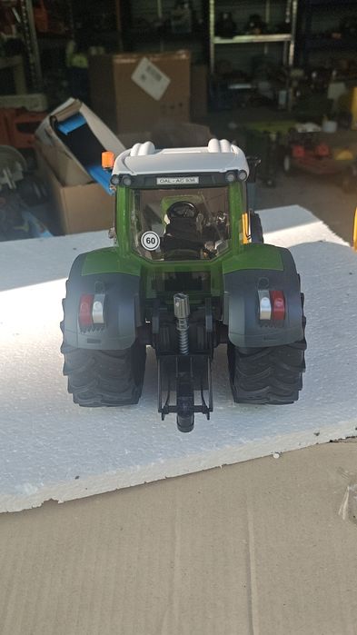 Bruder traktor fendt