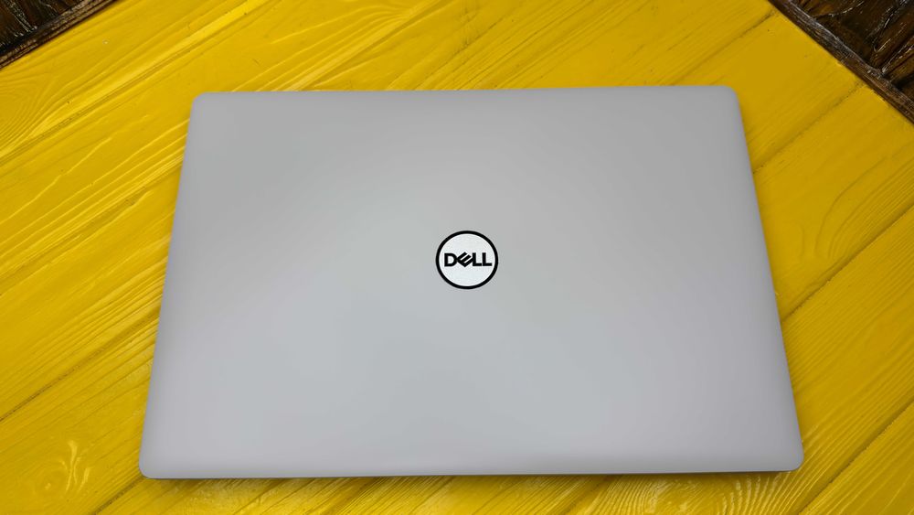 Надійний Офісний Ноутбук Dell Inspiron 5570 /Core i5-8250U/UHD 620
