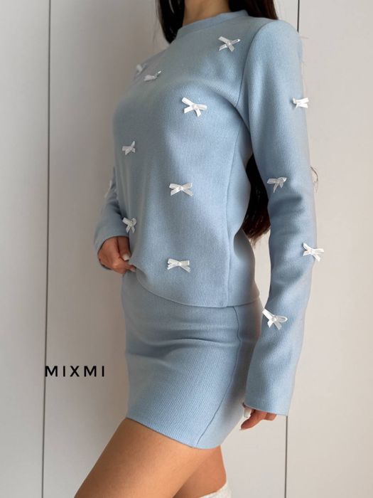 Теплий костюм з спідницею