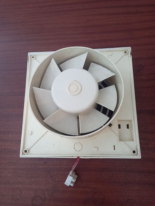 Ventoinha extratora de ar do banheiro