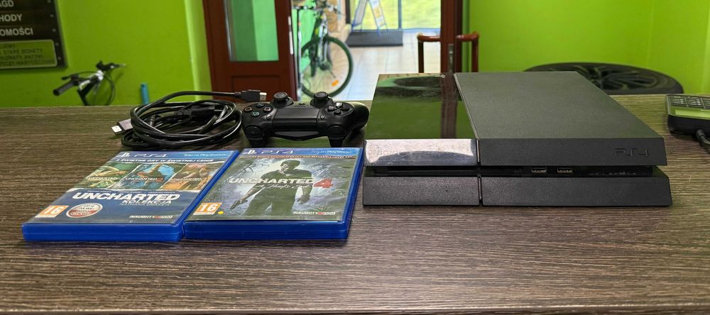 Konsola Sony Playstation 4 500GB CUH-1116A + Pad + 2 Gry