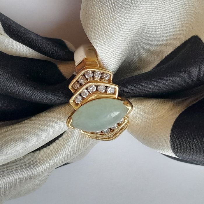 R.14 Pierścionek 5.17g Jadeit  Brylanty 0.3ct Złoto 585