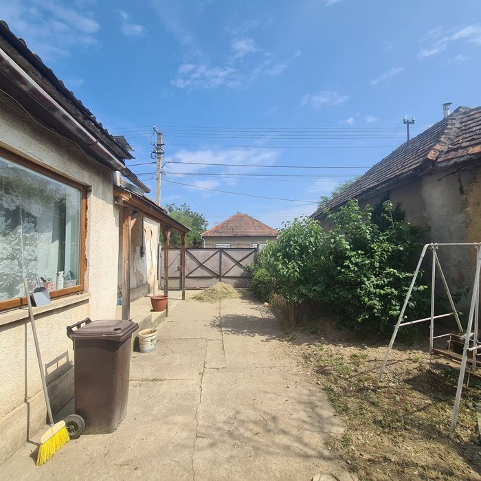 Продається 4-ьох кімнатний будинок в м.Берегове