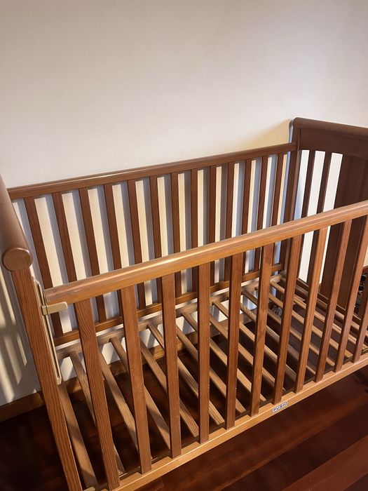 Cama de grades de madeira -criança