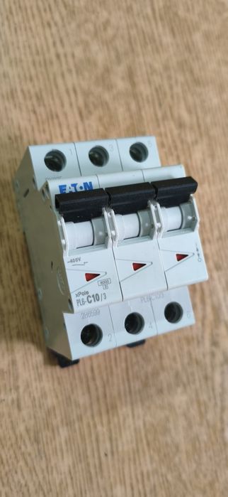Автоматичний трифазний вимикач Eaton PL6-C10/3