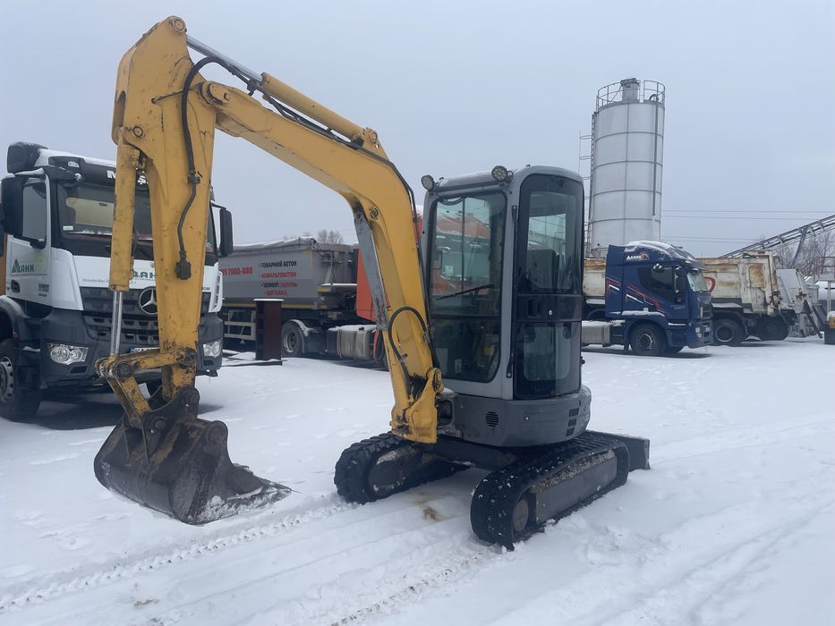 Міні екскаватор  New holland e30.2