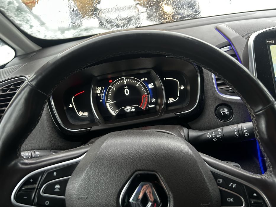 Renault Espace V 1.6 160 km 2018 rok 7 osob