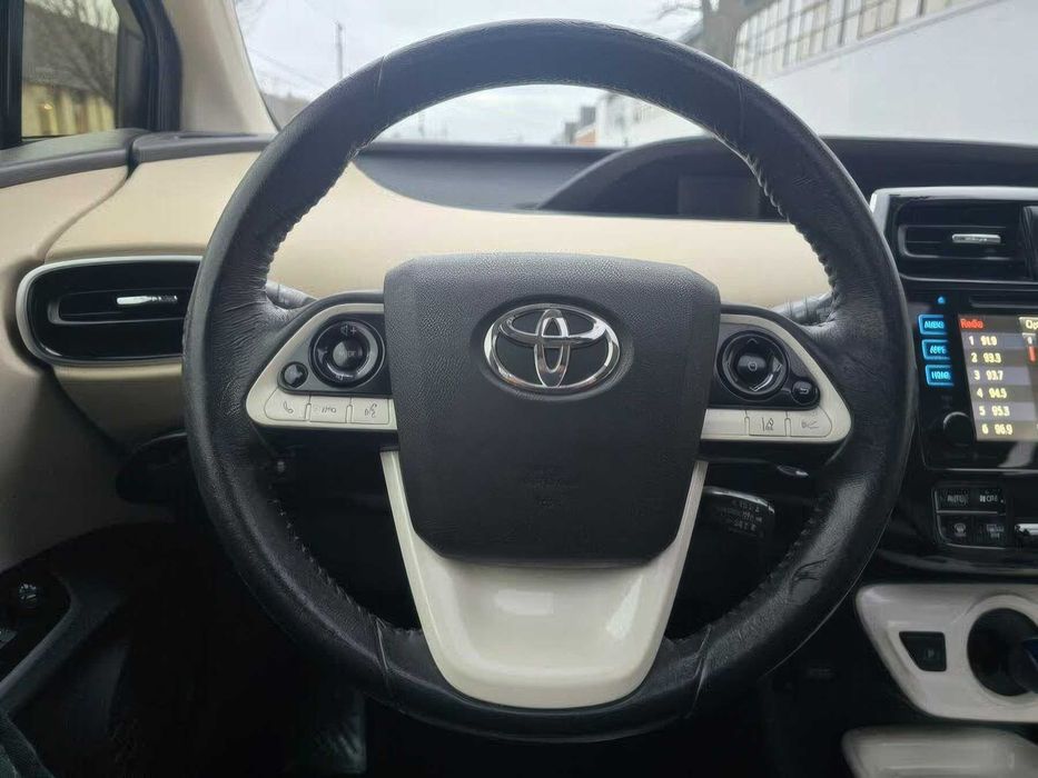 Toyota Prius      2017