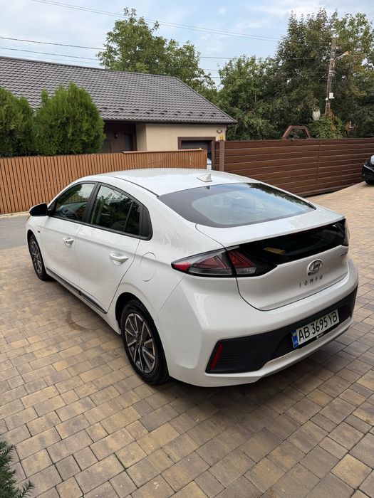 Hyundai Ioniq 2021 року