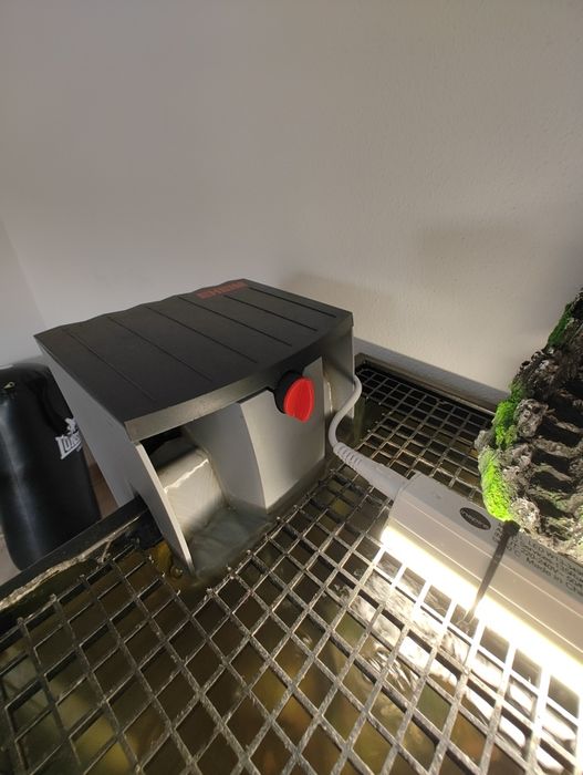 Aquário de 100 com suporte em ferro l com arrumação