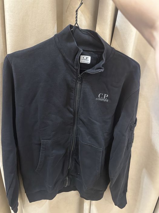 C.P. Company — чёрная кофта на молнии с линзой