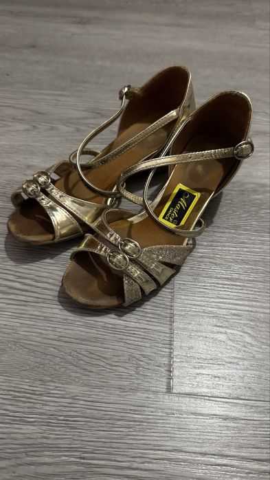 Туфлі для танців, танцювальні туфлі для дівчинки