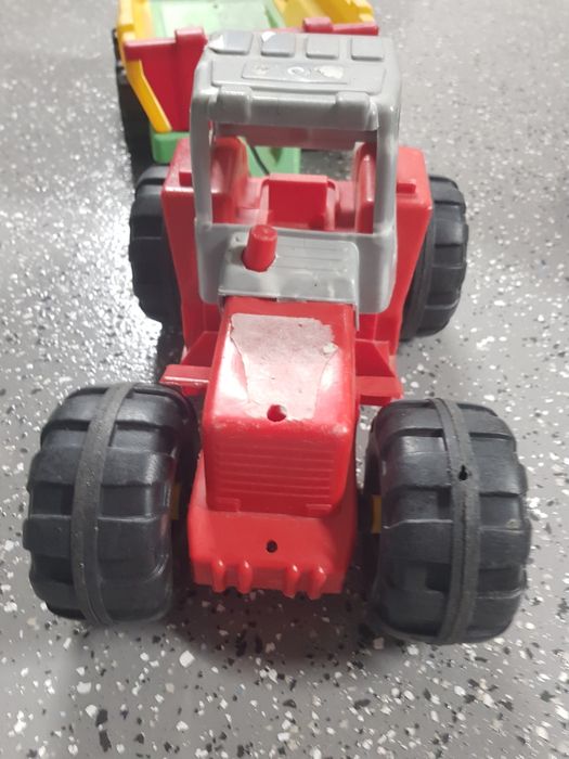 Traktor z przyczepą