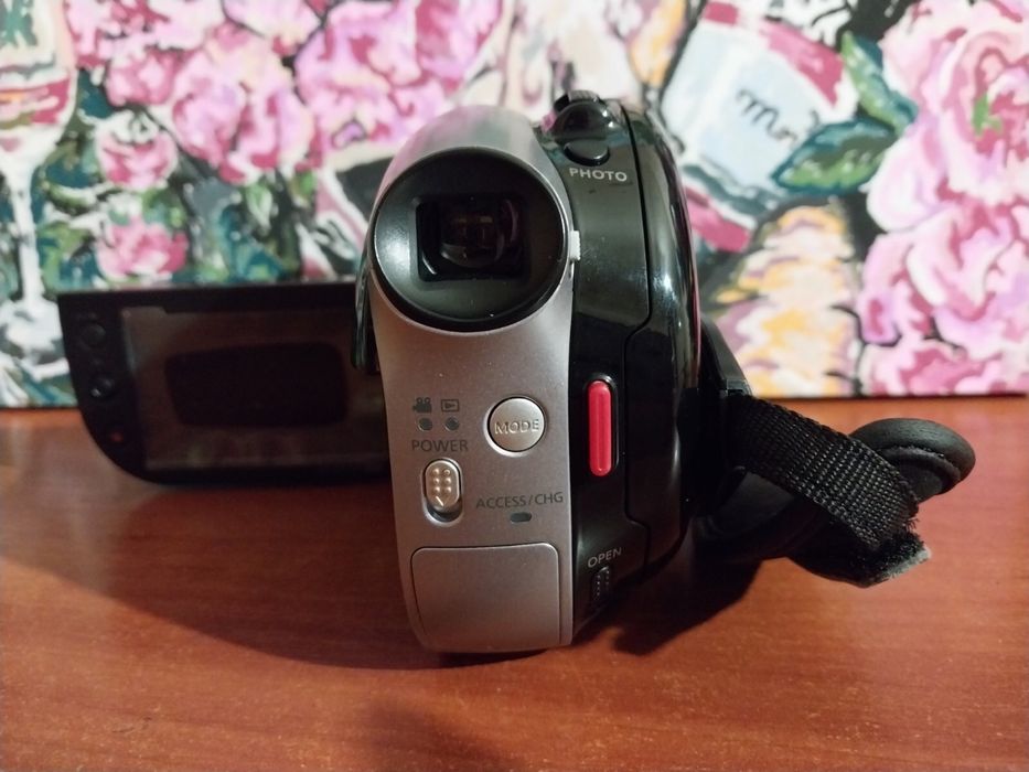 Продам видеокамеру Samsung VP-DX 103 i NWT.  1000 грн.