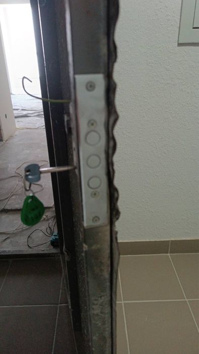 Вхідні двері від забудовника