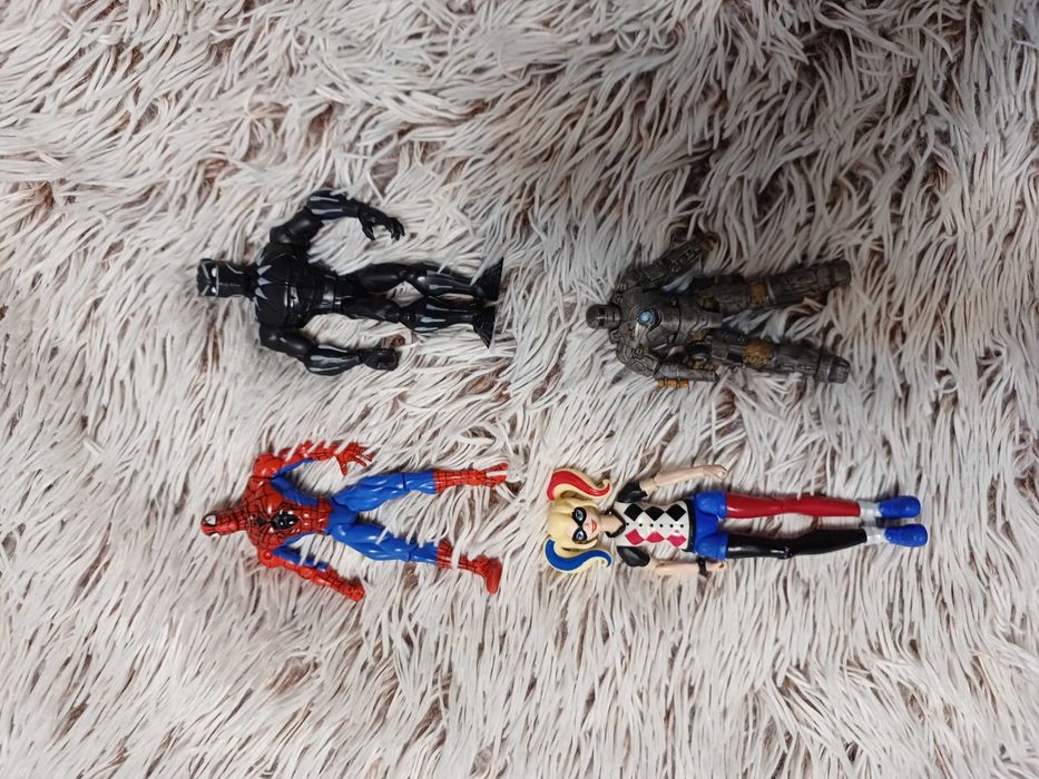 Чорна Пантера Харлі Квінн Залізна людина