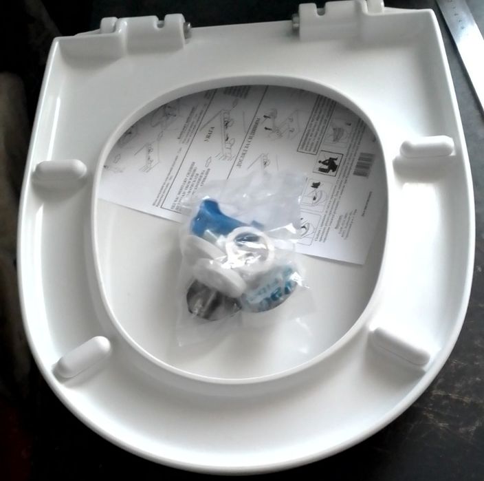 Крышка унитаза, сиденье на унитаз