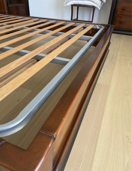 Cama de Casal 1,60 + mesa de cabeceira