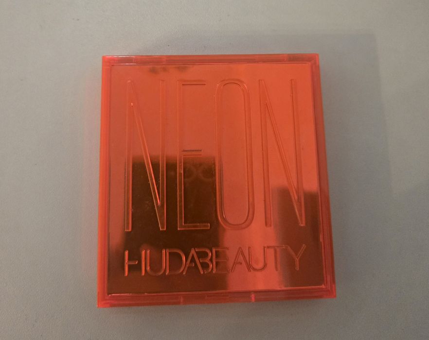 Paleta cieni huda beauty neon