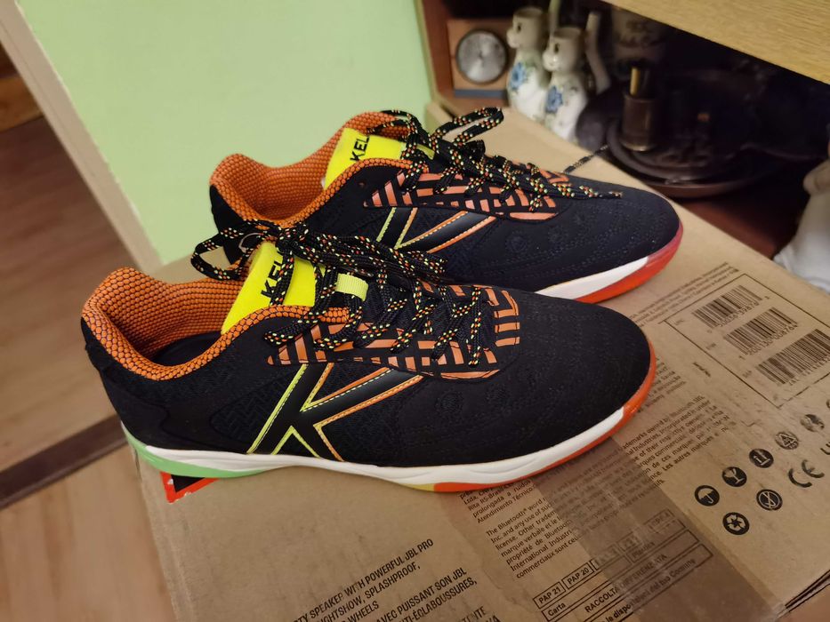 halówki piłka nożna Kelme NOWE rozm. 42,5 - 27.5cm