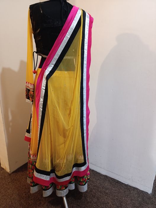 Костюм для индийского танца( Болливуд) р-р S. На рост до 165.