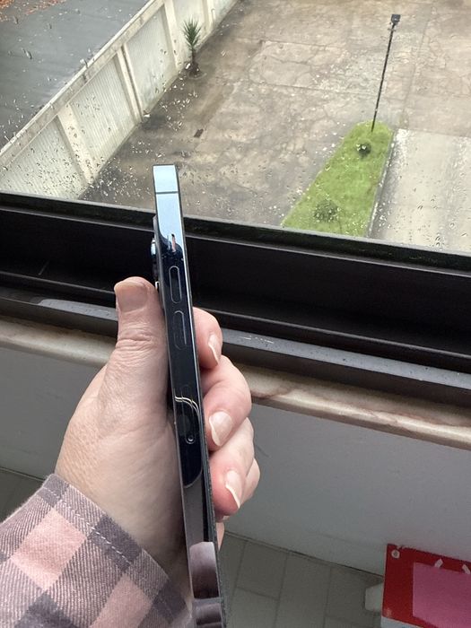 Ihpone 13 pro  em otimo  estado ler descricao