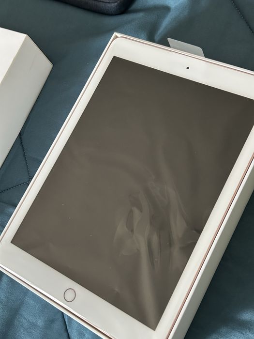 Apple iPad 6th Gen 32GB Wi-Fi Rose Gold