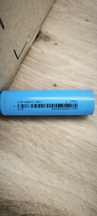 Pilhas  ICR 18650/26V litio 2550mA 7.6A     ( nota: É uma pilha pesada, não é uma pilha leve comprada em  sites chineses)