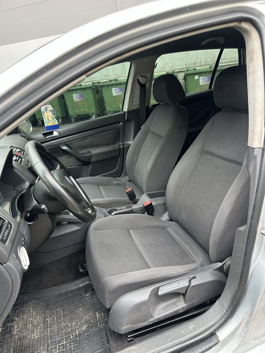 Volkswagen Golf V! Автомат! 1.6 mpi!