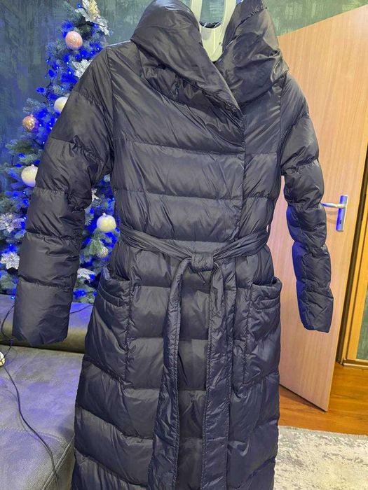 Пуховик жіночий ARMANI в новому стані