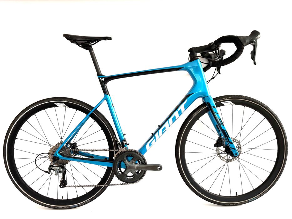 Rower szosowy karbonowy GIANT DEFY ADVANCED szosa carbon hydro disc