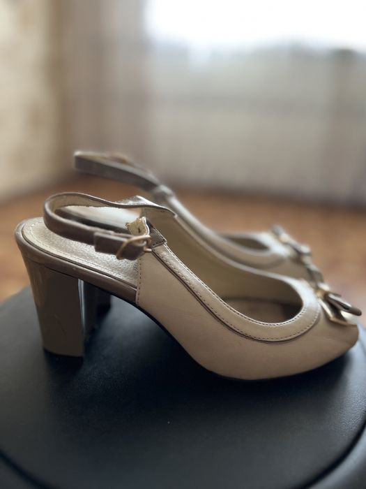 Продам босоножки