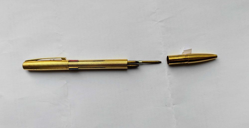 Caneta dourada várias cores