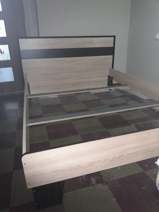 Двуспальная кровать