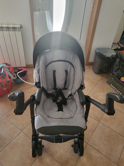 Carrinho bebé ChiccoTrio Love e alcofa