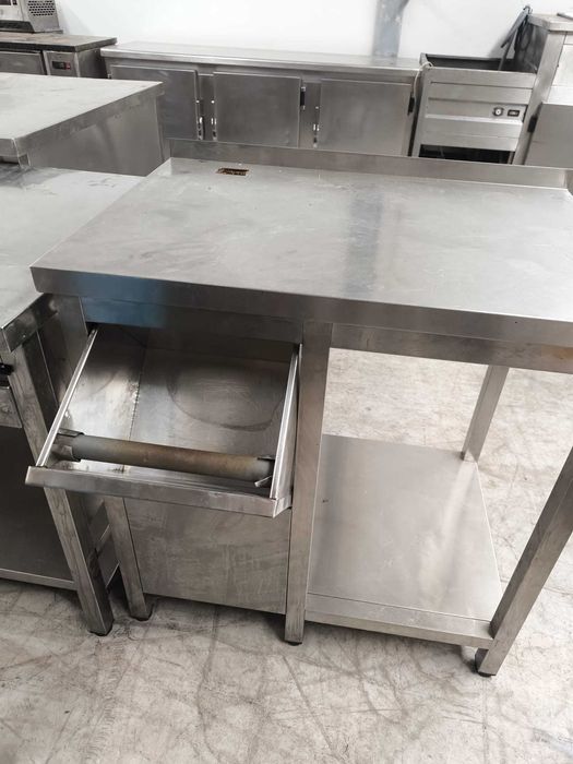 Movel em inox com tulha