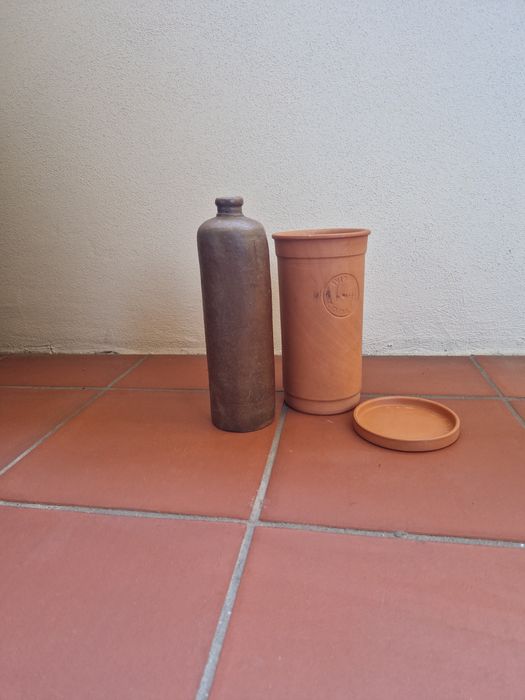 Garrafa em cerâmica (talha) e Balde em cerâmica para refrescar bebidas