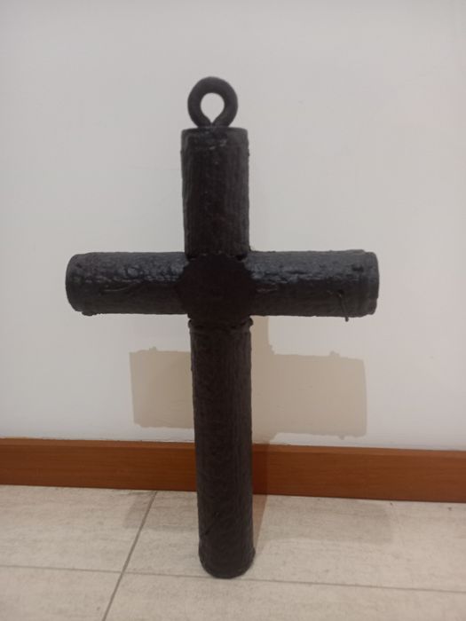 Cruz em ferro antiga