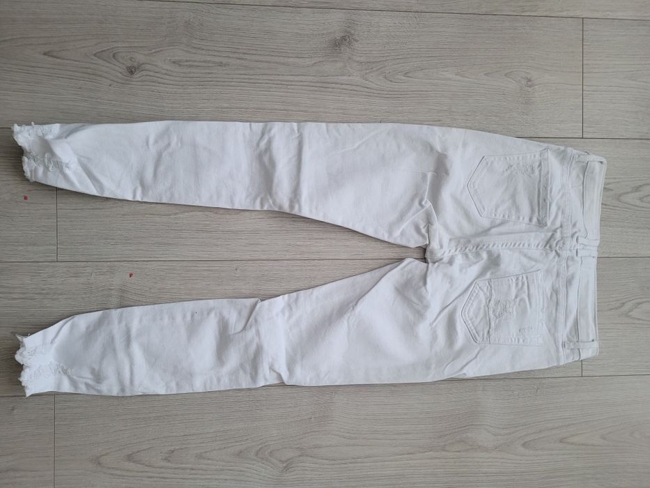 białe jeansy skinny Queen Hearts rozm. XS