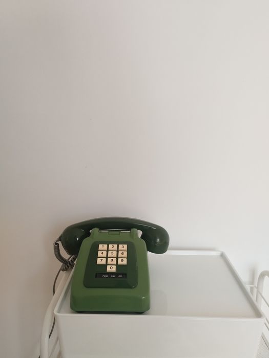 Telefone Tele 782 Verde, 10 teclas, com cabo, a funcionar
