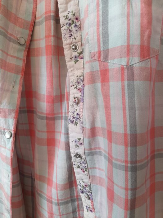Koszula w kratę z ozdobnym haftem