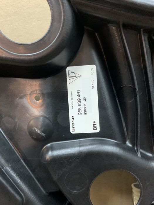 Porsche Cayenne 958 / 92A) Mecanismo elevador vidro tras esq.