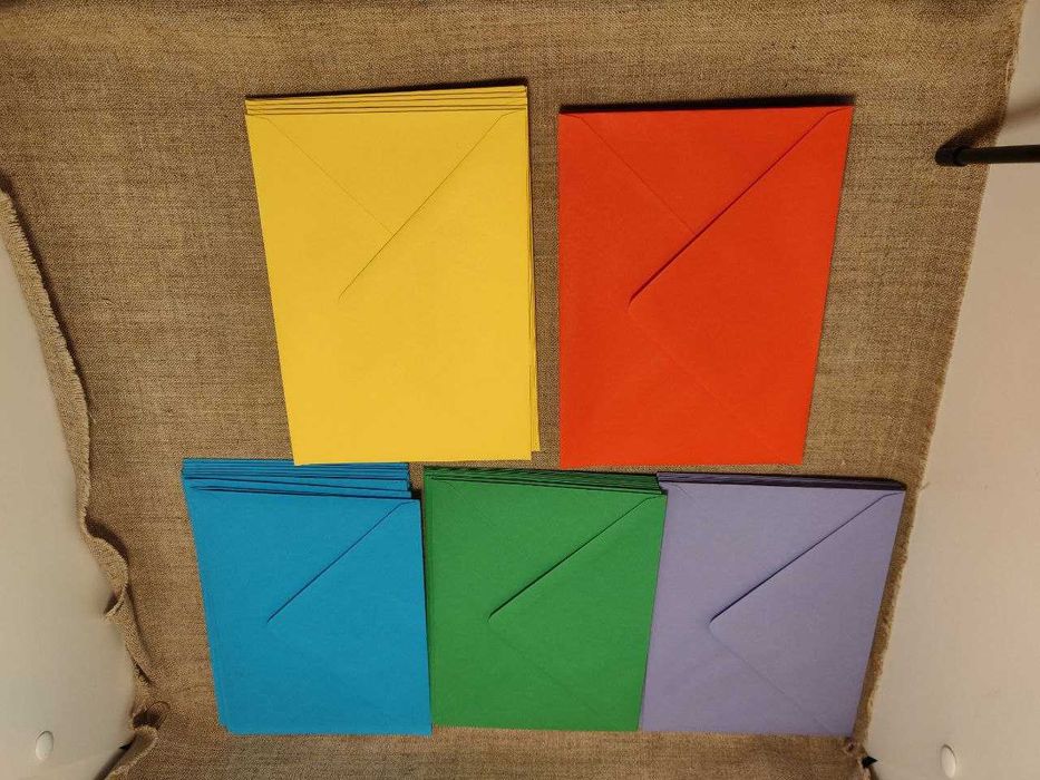 50 конвертів і 50 карток різнокольорових