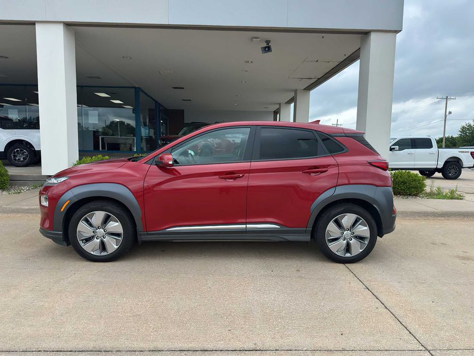Hyundai Kona EV      2021