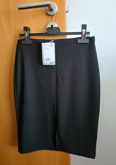 Saia preta H&M, tamanho S - nova com etiqueta